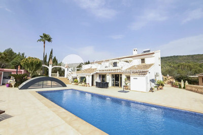 3 bedrooms, 4 bathrooms Villa in Benitachell